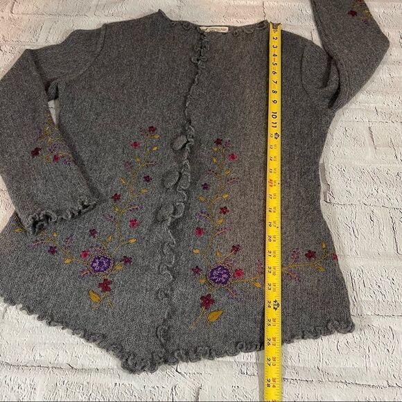 Peruvian 100% Alpaca Cardigan with Floral Embroidery - Picture 7 of 7